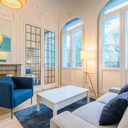 3 Bedroom Duplex Apartment, Center 아파트