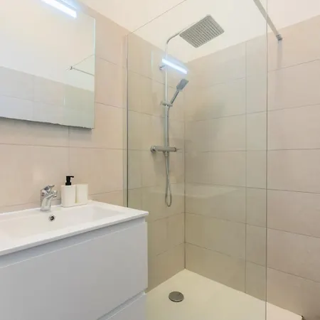 아파트 3 Bedroom Duplex Apartment, Center